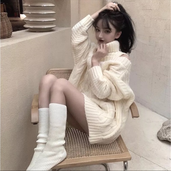 Cream cable knit cold shoulder long turtleneck oversized sweater - Picture 4 of 11